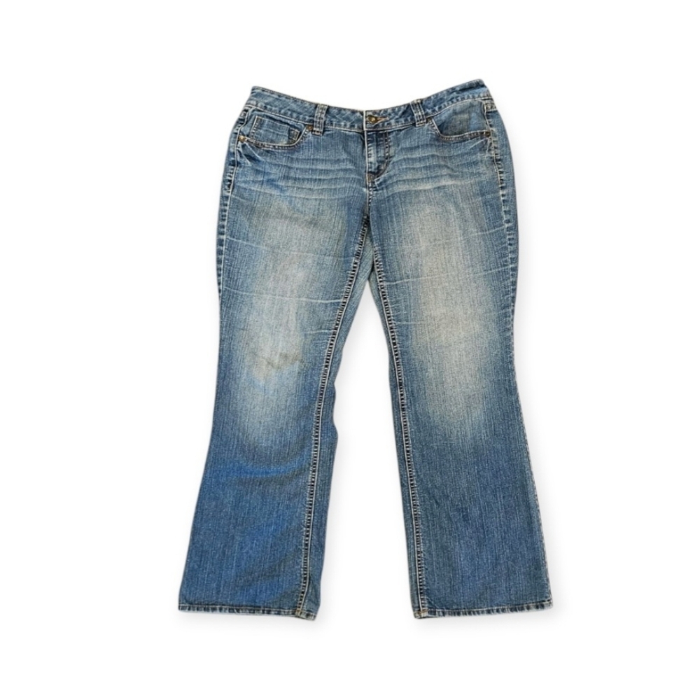 Like New, Women's Distressed Blue Jeans by Apt. 9 Size 8